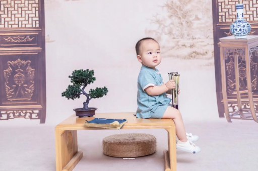 莘县女宝宝换尿布 莘县女宝宝换尿布