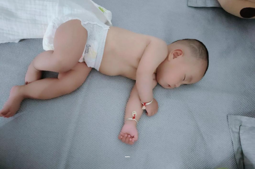 莘县宝宝胳膊上起红疙瘩